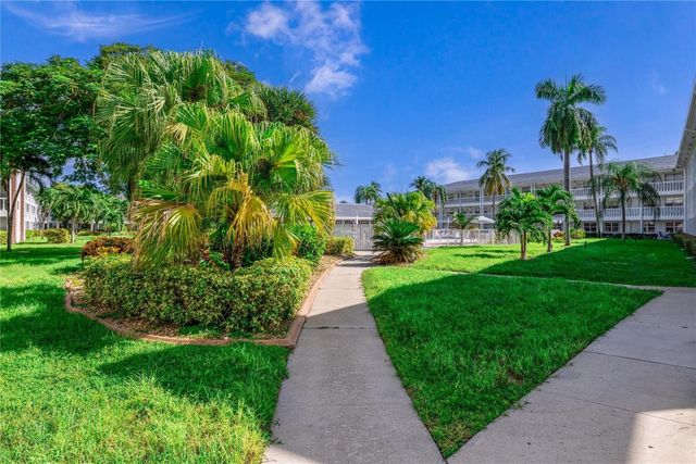 2453 NE 51st Street D-306, Fort Lauderdale, FL 33308