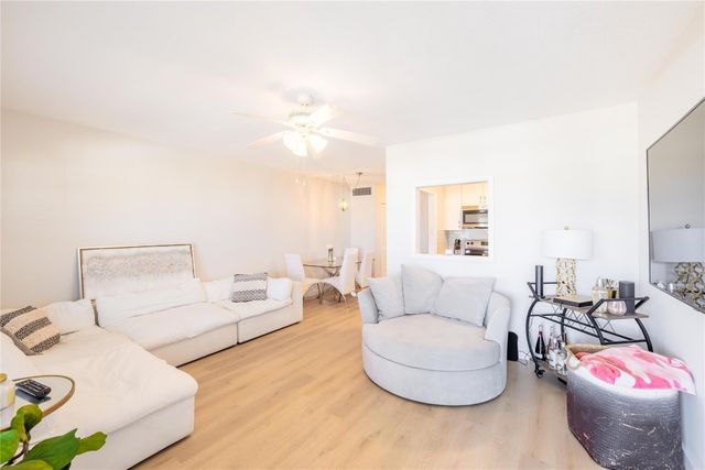 2453 NE 51st Street D-306, Fort Lauderdale, FL 33308