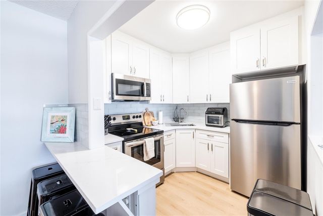 2453 NE 51st Street D-306, Fort Lauderdale, FL 33308