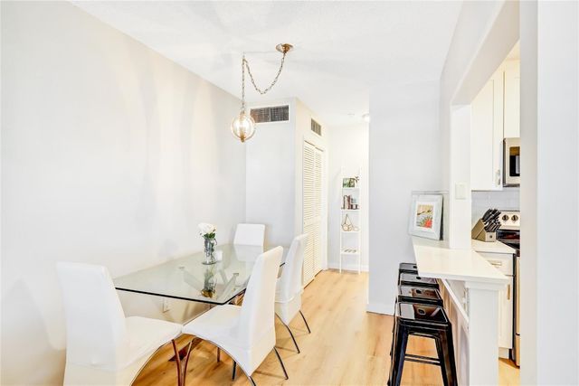 2453 NE 51st Street D-306, Fort Lauderdale, FL 33308