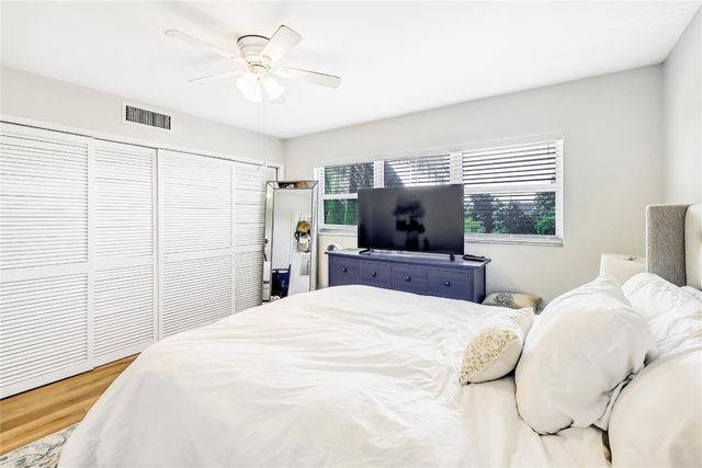 2453 NE 51st Street D-306, Fort Lauderdale, FL 33308