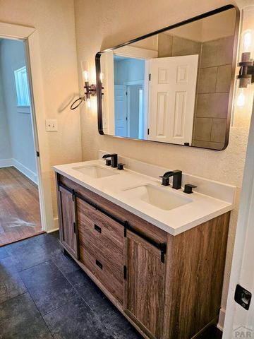 910 E 11th St, Pueblo, CO 81001