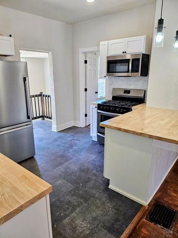 910 E 11th St, Pueblo, CO 81001