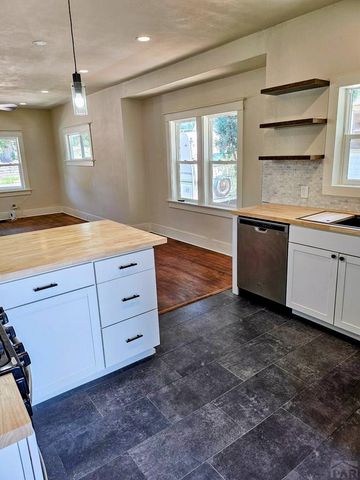 910 E 11th St, Pueblo, CO 81001