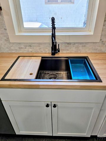 910 E 11th St, Pueblo, CO 81001