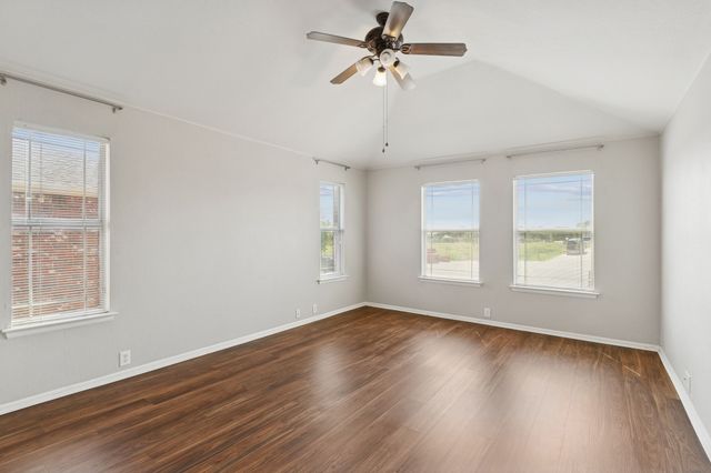 516 Legends Drive, Lewisville, TX 75057