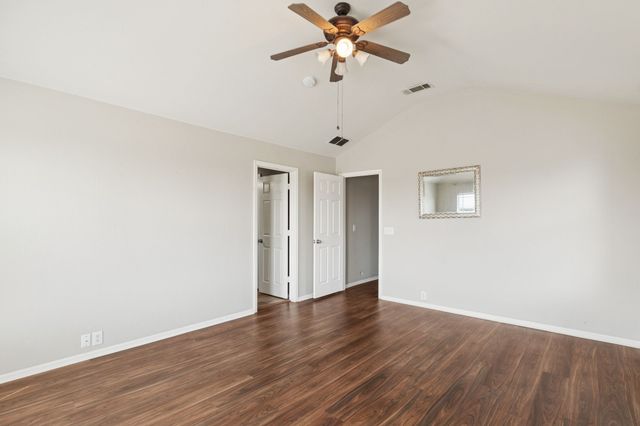 516 Legends Drive, Lewisville, TX 75057