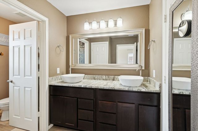 516 Legends Drive, Lewisville, TX 75057