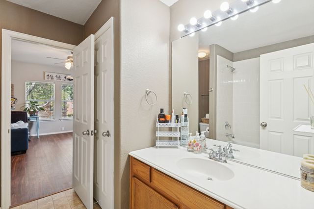 516 Legends Drive, Lewisville, TX 75057