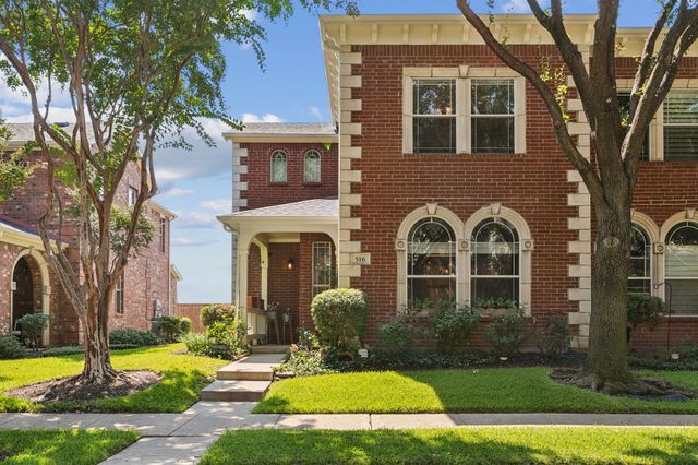516 Legends Drive, Lewisville, TX 75057