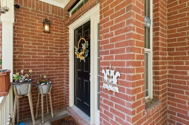 516 Legends Drive, Lewisville, TX 75057