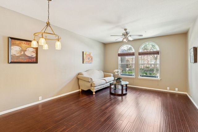 516 Legends Drive, Lewisville, TX 75057