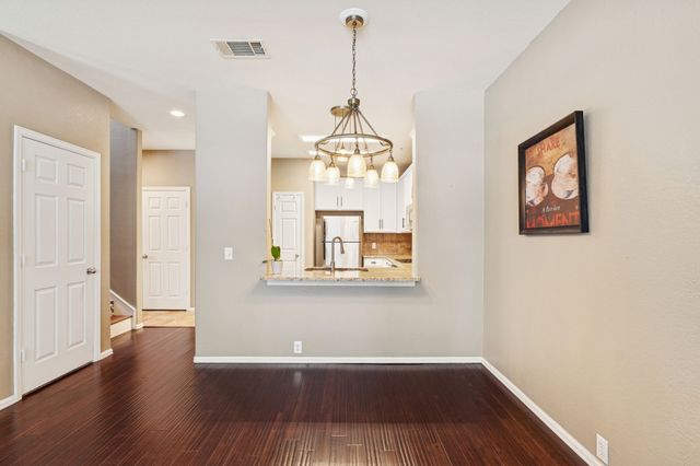516 Legends Drive, Lewisville, TX 75057