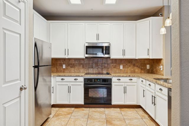516 Legends Drive, Lewisville, TX 75057
