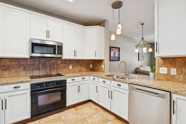 516 Legends Drive, Lewisville, TX 75057