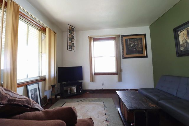 5852 N 35th STREET, Milwaukee, WI 53209