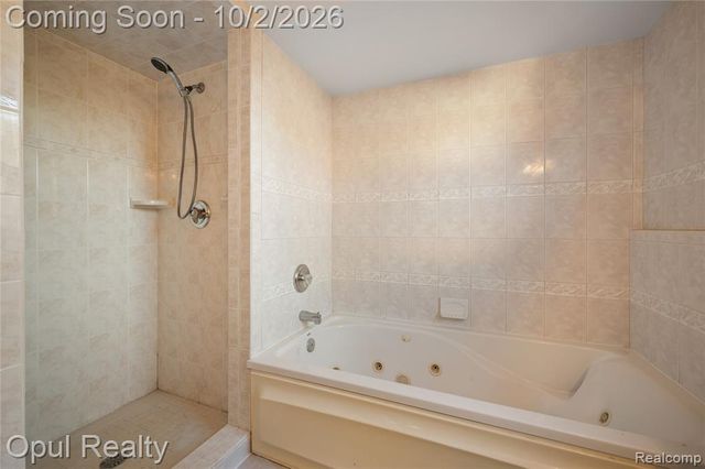 33865 Trillium Court, Livonia, MI 48150