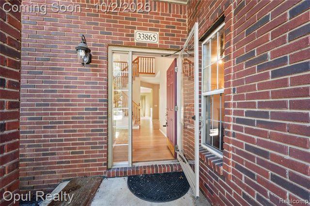33865 Trillium Court, Livonia, MI 48150