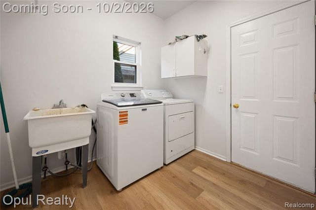 33865 Trillium Court, Livonia, MI 48150