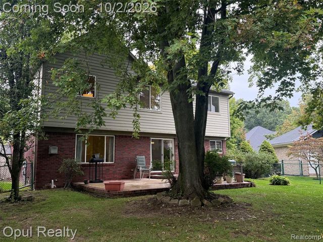 33865 Trillium Court, Livonia, MI 48150