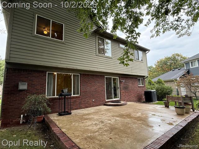 33865 Trillium Court, Livonia, MI 48150