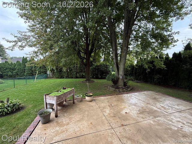 33865 Trillium Court, Livonia, MI 48150