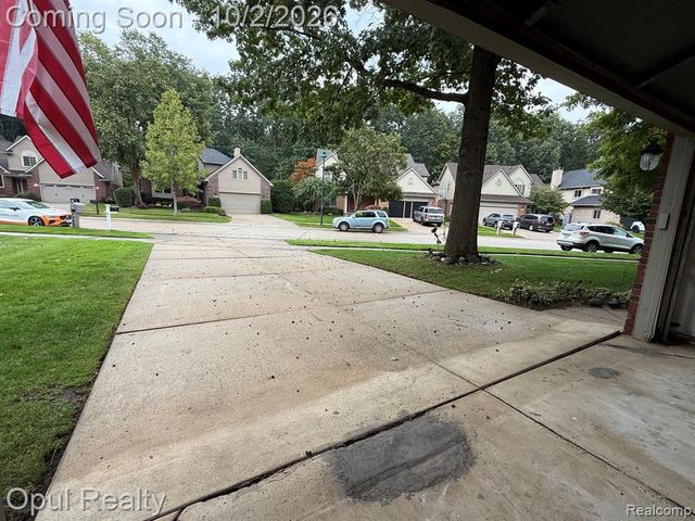 33865 Trillium Court, Livonia, MI 48150