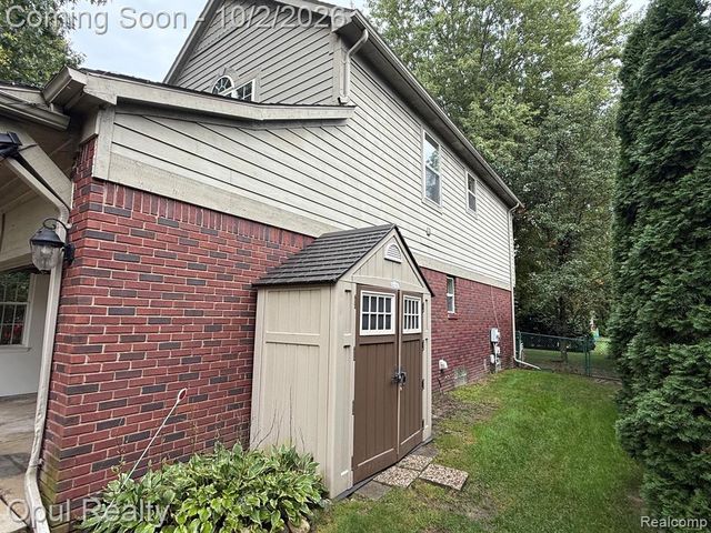 33865 Trillium Court, Livonia, MI 48150