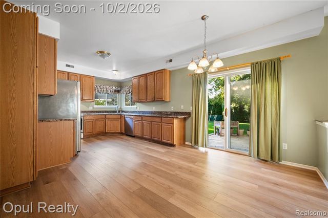 33865 Trillium Court, Livonia, MI 48150