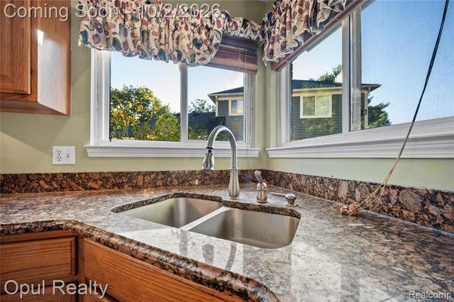 33865 Trillium Court, Livonia, MI 48150
