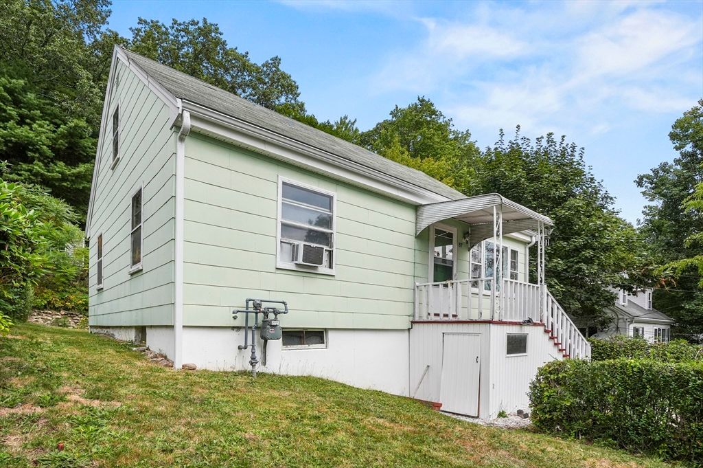 87 Senna Road, Fitchburg, MA 01420