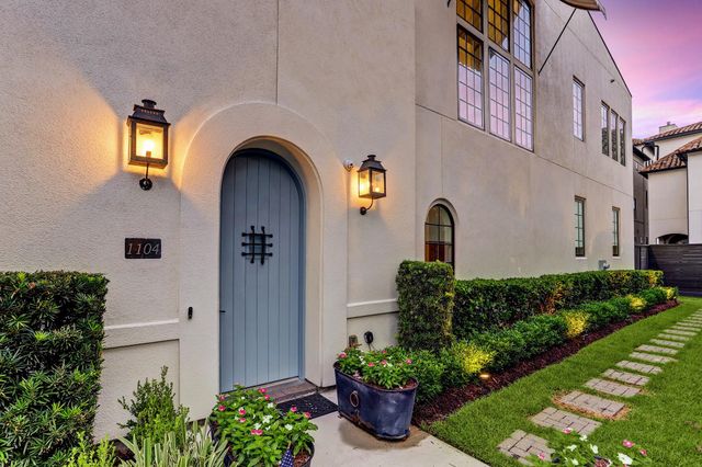 1104 Mosaico Lane, Houston, TX 77055