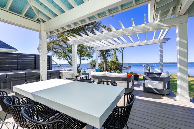 145 Camp Morehead Drive, Morehead City, NC 28557