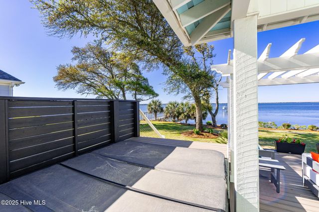 145 Camp Morehead Drive, Morehead City, NC 28557