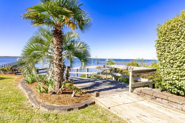145 Camp Morehead Drive, Morehead City, NC 28557