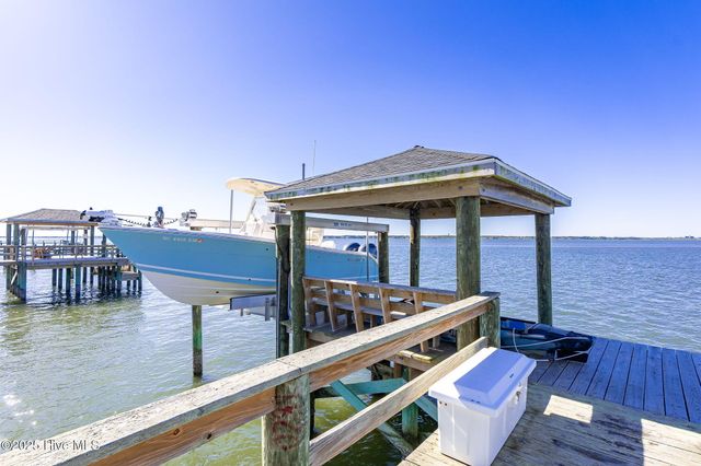 145 Camp Morehead Drive, Morehead City, NC 28557