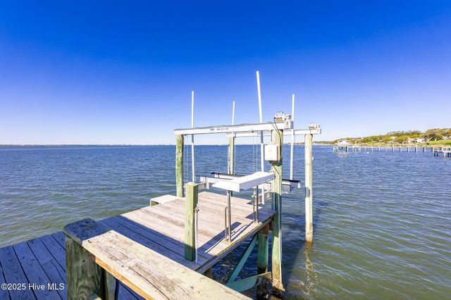 145 Camp Morehead Drive, Morehead City, NC 28557