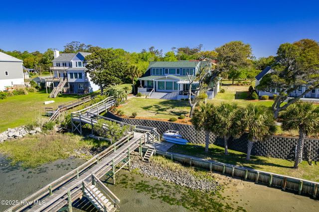 145 Camp Morehead Drive, Morehead City, NC 28557