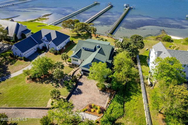145 Camp Morehead Drive, Morehead City, NC 28557