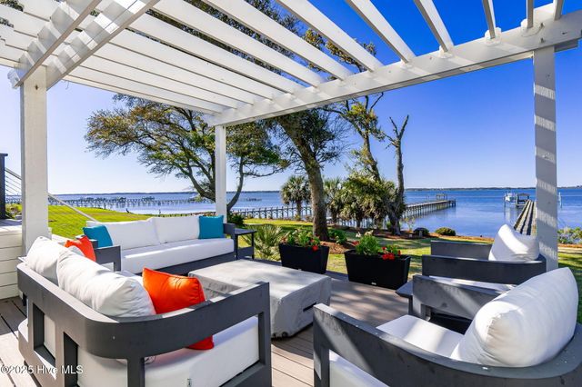 145 Camp Morehead Drive, Morehead City, NC 28557