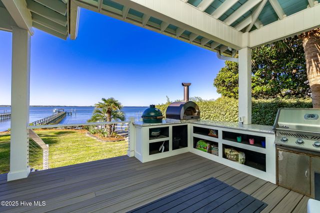 145 Camp Morehead Drive, Morehead City, NC 28557