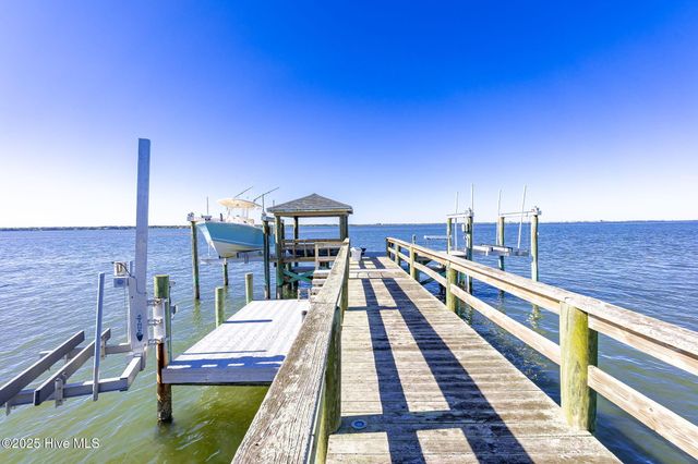 145 Camp Morehead Drive, Morehead City, NC 28557
