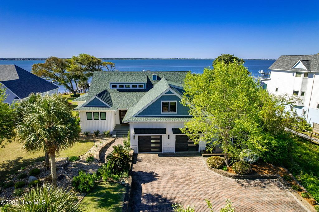 145 Camp Morehead Drive, Morehead City, NC 28557