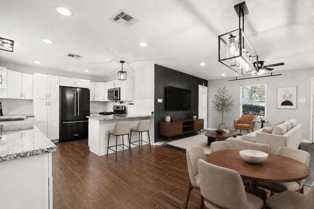 418 Neyland Street, Houston, TX 77022