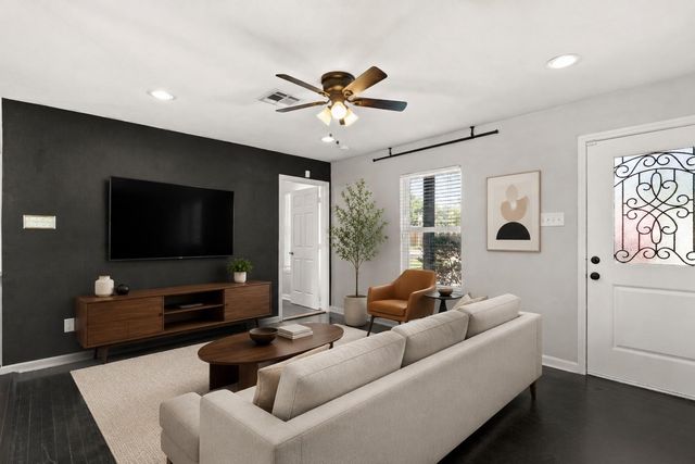 418 Neyland Street, Houston, TX 77022