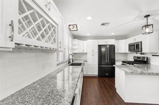 418 Neyland Street, Houston, TX 77022