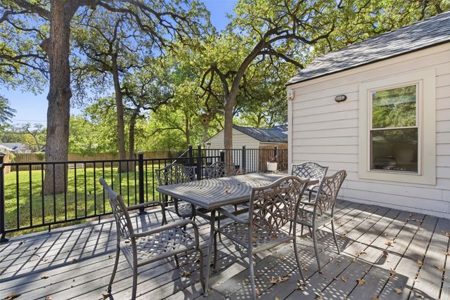 2322 Carnation Avenue, Fort Worth, TX 76111