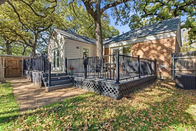 2322 Carnation Avenue, Fort Worth, TX 76111