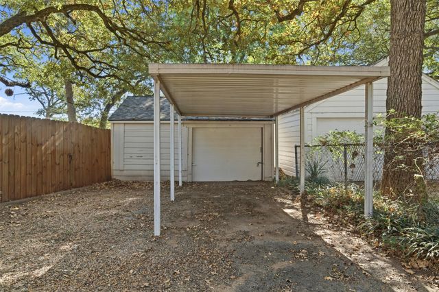 2322 Carnation Avenue, Fort Worth, TX 76111