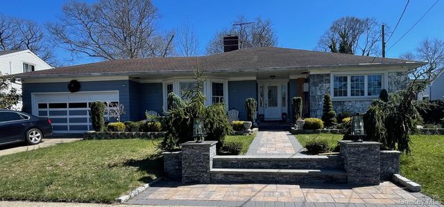 7 Willowbrook Lane, Freeport, NY 11520